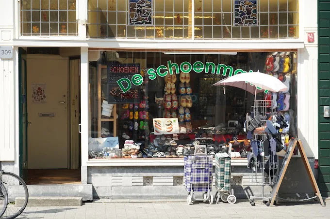 De winkel van De Schoenmaker Leest aan de Nieuwe Binnenweg
